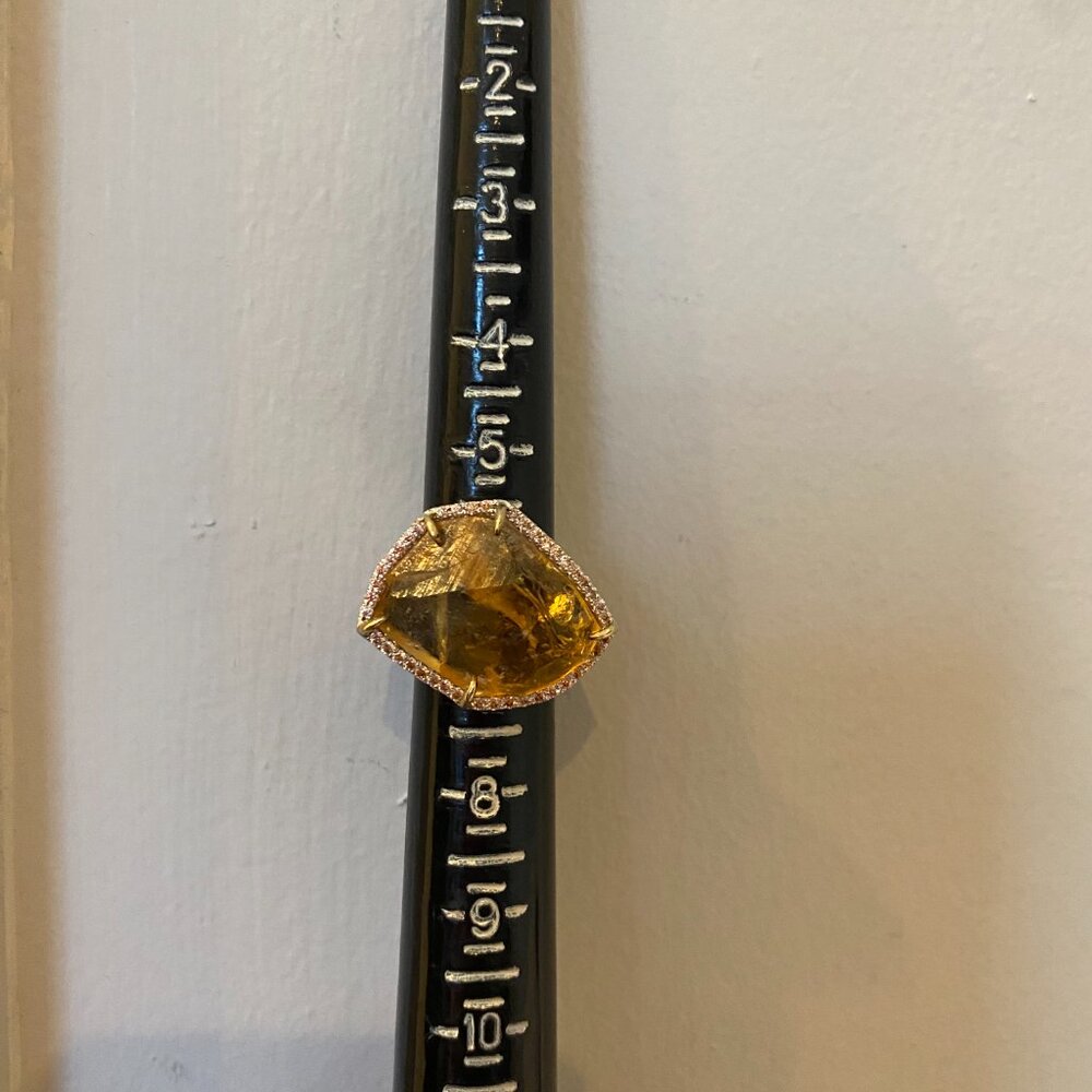 Citrine ring 17.7 CTW in silver; approx sz 6-7 - Picture 4 of 5